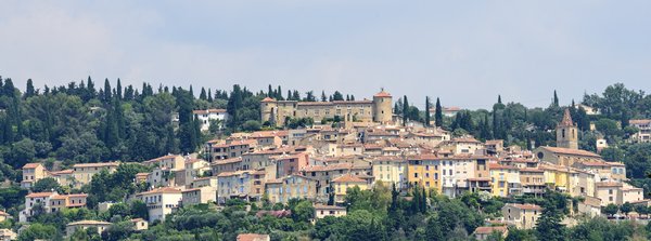 Peut-on trouver une maison de vacances en Provence avec des ateliers de peinture et des dégustations de vin?
