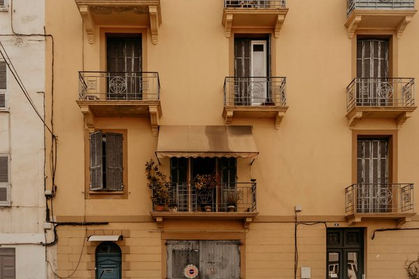 Comment organiser une randonnée de plusieurs jours sur le GR20 en Corse, France : équipements et conseils pratiques ?